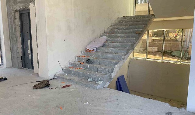 İnşaat merdivenlerinden yuvarlanan işçi yaralandı