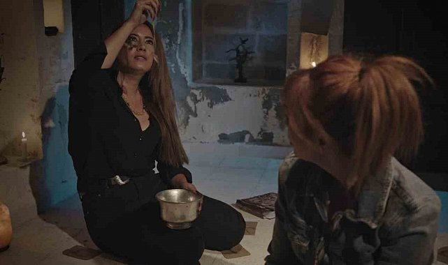 İntihar eden Türkiye'nin ilk kadın yarış spikeri Esen Gök'ün 'Sahra' filminde 'falcı ve büyücüyü' oynadığı ortaya çıktı