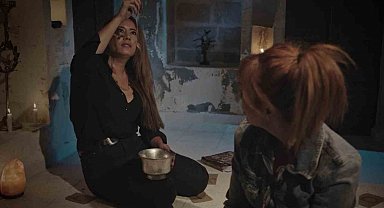 İntihar eden Türkiye'nin ilk kadın yarış spikeri Esen Gök'ün 'Sahra' filminde 'falcı ve büyücüyü' oynadığı ortaya çıktı