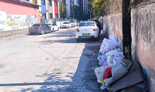 İpekyolu'nda velilerden belediyeye çöp tepkisi