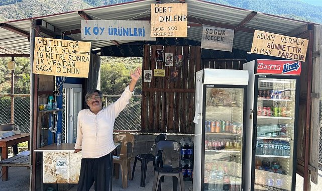 İş yerine astığı tabelayla yüzleri gülümseten esnaf, görenlerin ilgisini çekiyor
