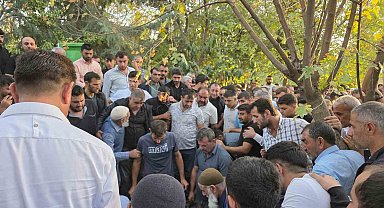 İskenderun'daki feci kazada ölen 3 arkadaş memleketlerinde toprağa verildi