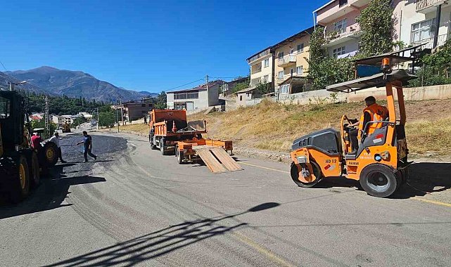 İspir'de heyelanlı bölgeye müdahale başladı