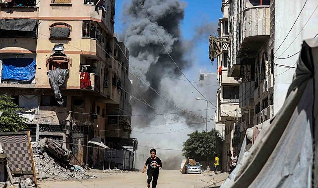 İsrail, Gazze'de yerinden edilmiş Filistinlileri hedef aldı: 62 ölü