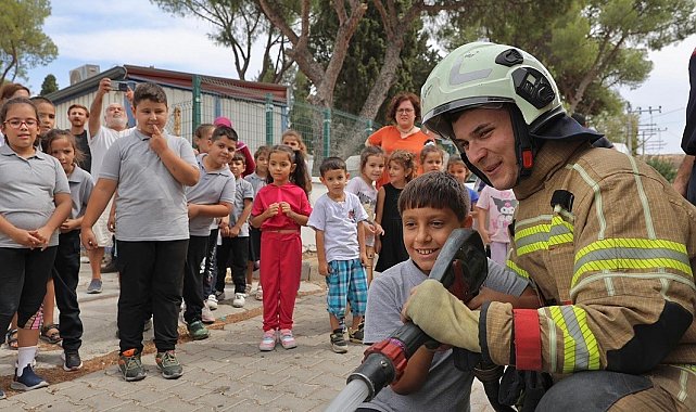 İtfaiye araç ve ekipmanları öğrencilere tanıtıldı