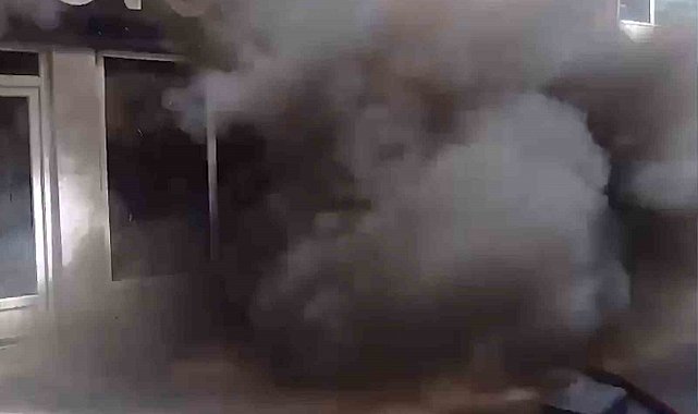 İtfaiye ekipleri yangınla mücadele ederken patlama yaşandı