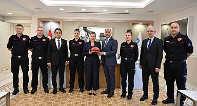 İtfaiye Haftası'nda 'Pelerinsiz Kahramanlar'a teşekkür