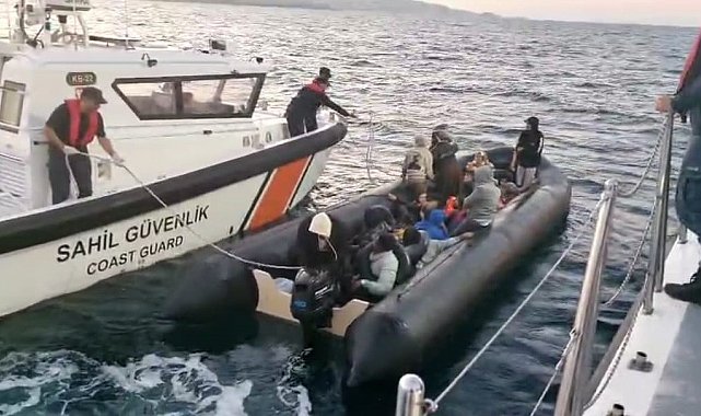 İzmir açıklarında iki operasyon: 32 düzensiz göçmen yakalandı, 35 göçmen kurtarıldı