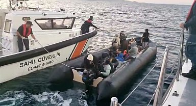İzmir açıklarında iki operasyon: 32 düzensiz göçmen yakalandı, 35 göçmen kurtarıldı