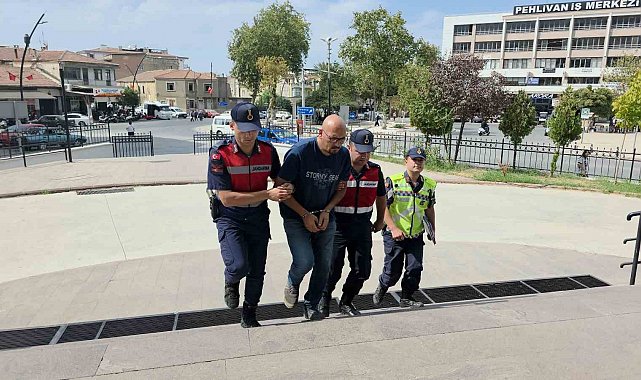 İzmir Büyükşehir personeli, FETÖ'den ihraç polis kimliğiyle yakalandı