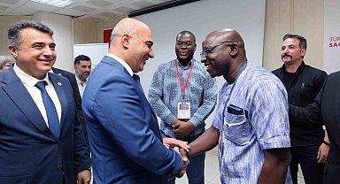 İzmir'de Burkina Fasolu sağlıkçılar sertifikalarını aldı