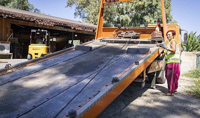 İzmir'de kadın çekici operatörü tabuları yıktı