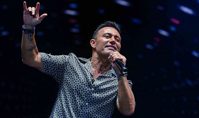 İzmir'de Mustafa Sandal coşkusu