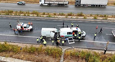 Jandarma aracına minibüs çarptı: 2 jandarma şehit, 1 vatandaş hayatını kaybetti