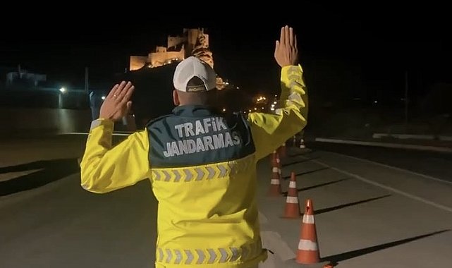 Jandarma ekipleri Hoşap Kalesi yolunda devriyede