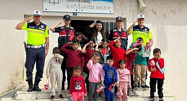 Jandarma ekipleri tarafından okul çevrelerinde sıkı denetim