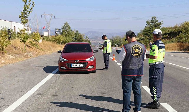 Jandarma Söğüt şenliklinde kuş uçurtmadı