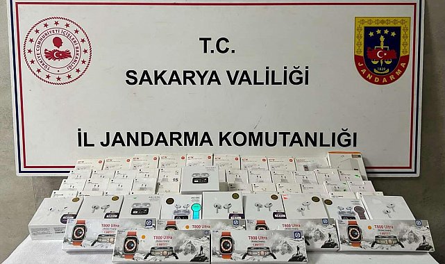 Jandarmanın durdurduğu araçtan adeta kaçak elektronik fabrikası çıktı