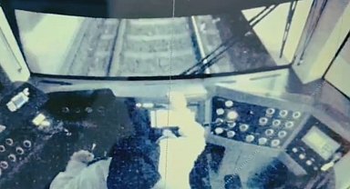 Kadın vatmanın refleksi, rayların üstüne düşen adamı ölümden böyle kurtardı