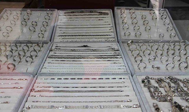 Kadınlar altını, erkekler gümüşü tercih ediyor