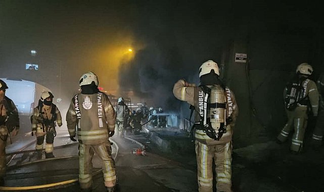 Kağıthane'de 5 katlı bina alevlere teslim oldu