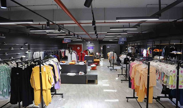 Kağıthane'de dayanışma Elden Gönüle Sosyal Yardım Merkezi ile büyüyor