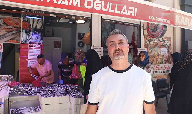 Kandilde bu sefer lokma yerine 1 ton hamsi ücretsiz dağıtıldı