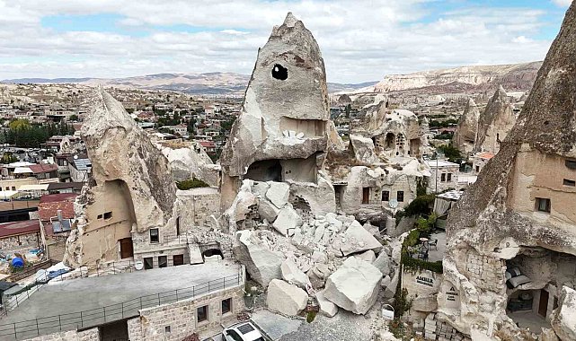 Kapadokya'da peribacası yıkıldı