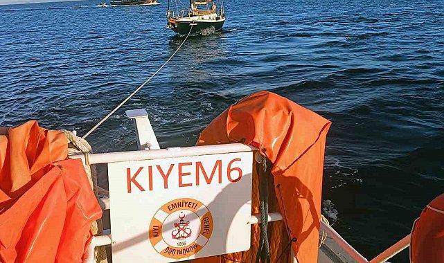 Karaada açıklarında sürüklenen tekne kurtarıldı