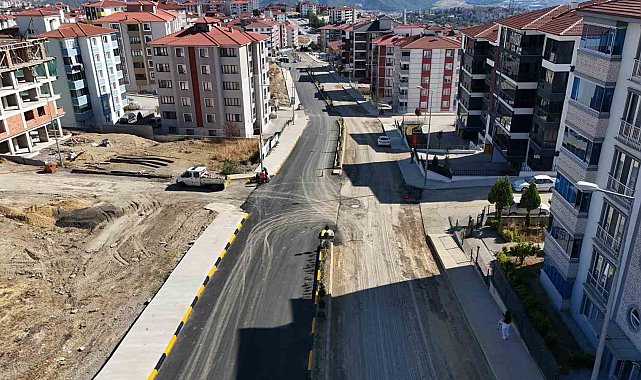 Karabük Belediyesinin yol ve kaldırım çalışması devam ediyor
