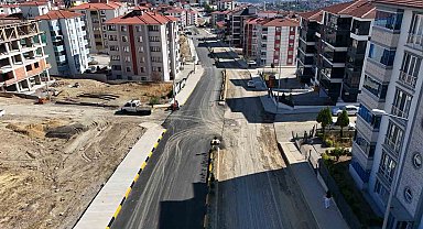 Karabük Belediyesinin yol ve kaldırım çalışması devam ediyor