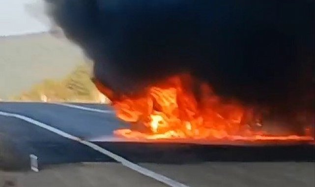 Karabük'teki feci kaza kamerada: Otomobilller alev topuna döndü