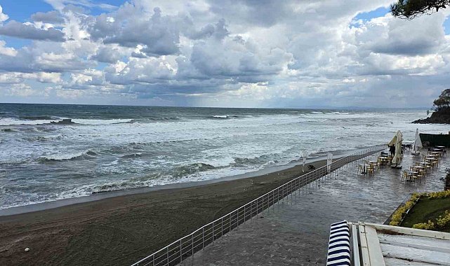 Karadeniz dalgalara teslim