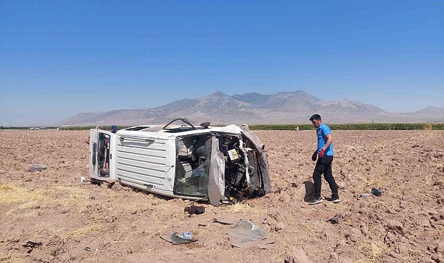 Karaman'da minibüs tarlaya takla attı: 1 yaralı
