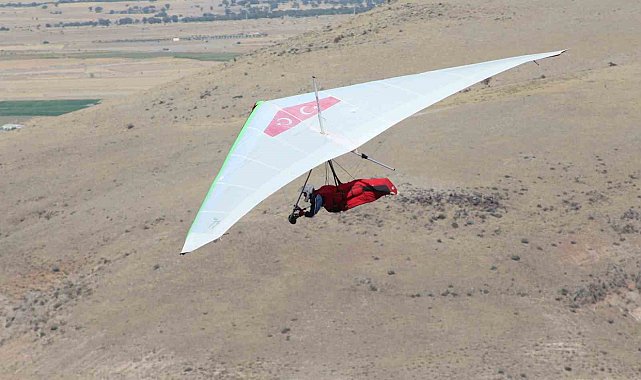 Karapınar Göktepe, Uluslararası Yelken Kanat Şampiyonası'na ev sahipliği yapıyor
