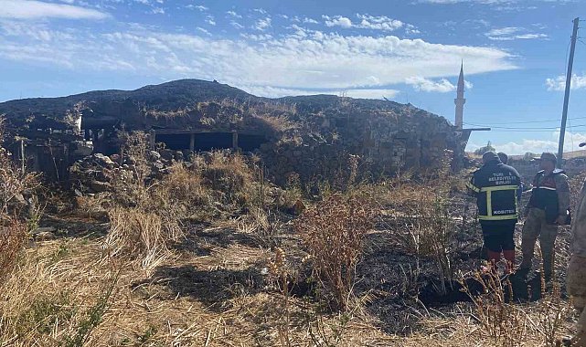 Kars'ta metruk binada yangın çıktı