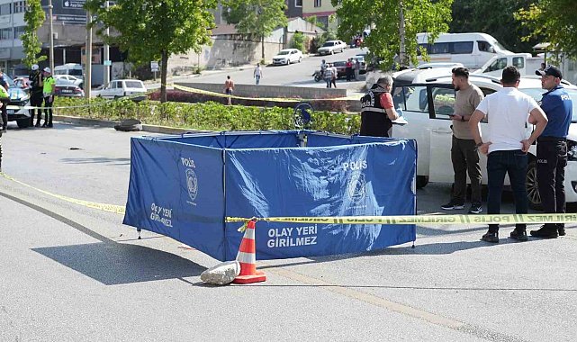 Karşıdan karşıya geçmek isteyen kadın otomobil çarpması sonucu hayatını kaybetti