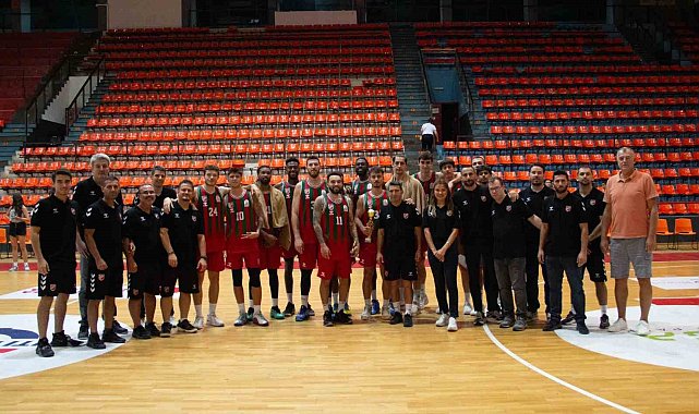 Karşıyaka Basketbol, Makedonya'da kupa kazandı