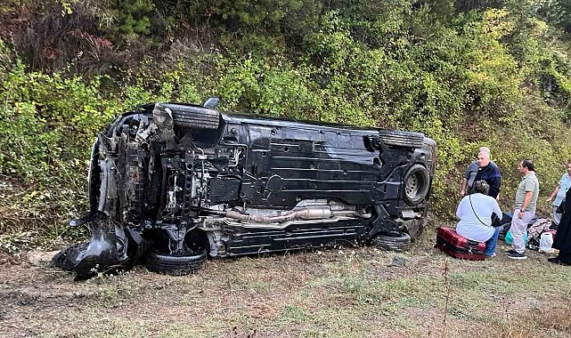 Kastamonu'da hafif ticari araç takla attı: 3 yaralı