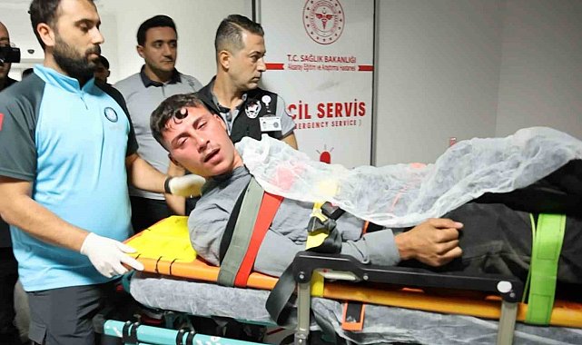 Kavga eden gençler birbirlerini bıçakladı: 2 yaralı