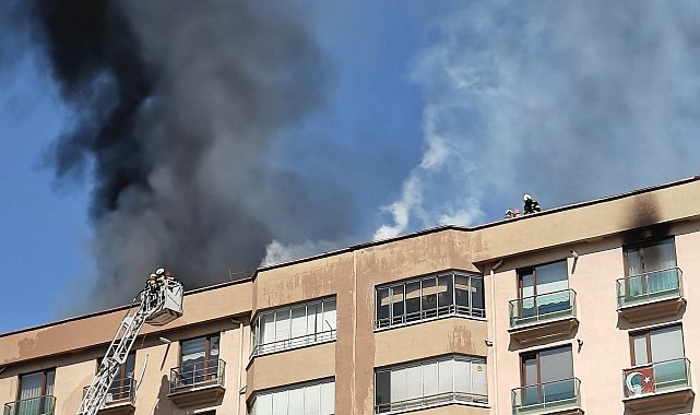 Kayseri'de 10 katlı binadaki çatı yangını söndürüldü