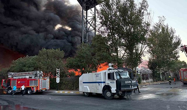Kayseri'de fabrika yangını: Çok sayıda ekip müdahale ediyor