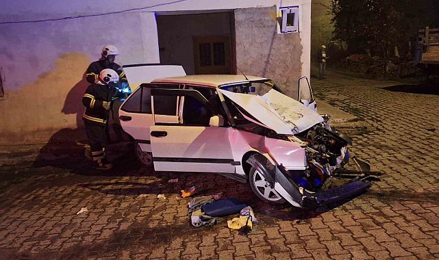Kaza sonrası hurdaya dönen Tofaş, 1 kişiye mezar oldu