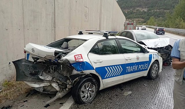 Kazaya müdahale eden polis aracına otomobil çarptı: 2'si polis 8 yaralı