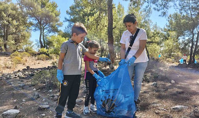 Kepez, öğrencilerle birlikte ormandaki çöpleri temizledi