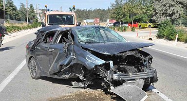 Keşan'da beton yükseltiye çarpan otomobilin sürücüsü yaralandı