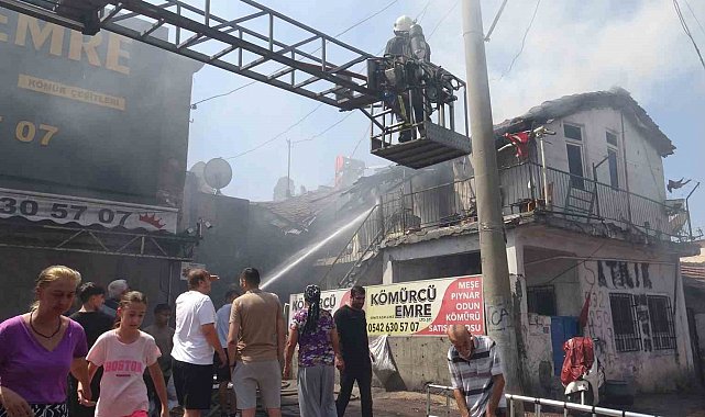 Kıbrıs gazisi, yeğeninin yaktığı evden sadece zarar görmeyen Türk Bayrağını alabildi