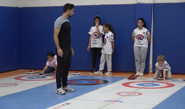 Kilis Atatürk Ortaokulu'ndan floor curling'de 3 şampiyonluk