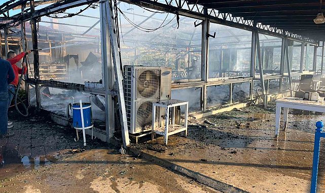 Kiraz'da yangın çıkan sosyal tesis kullanılamaz hale geldi