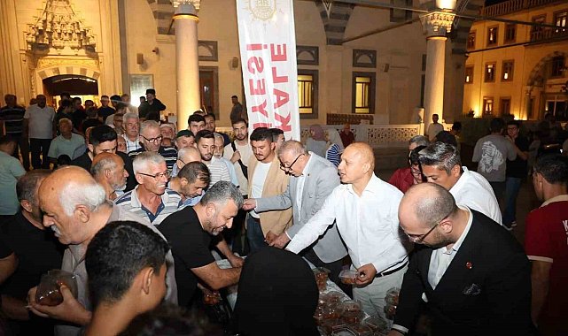 Kırıkkale Belediyesi'nden kandil programında lokma ikramı